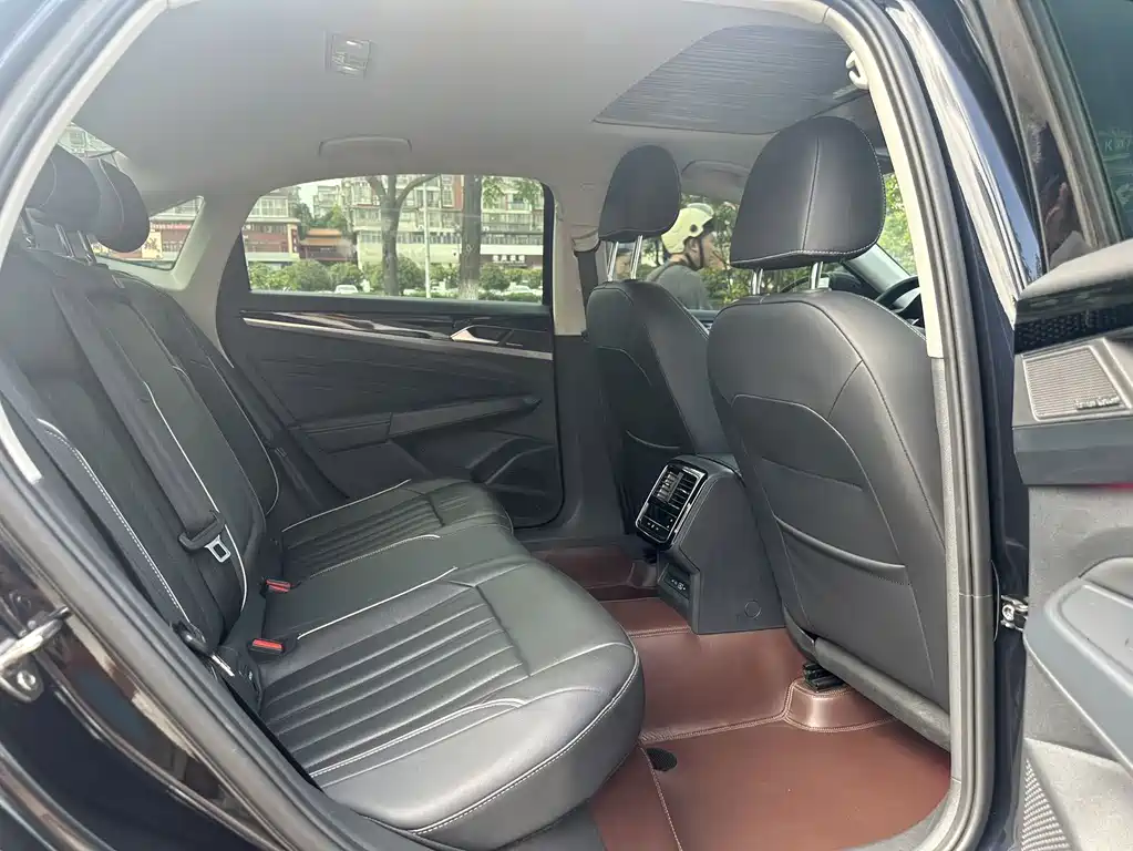 Volkswagen Passat — миниатюра 8