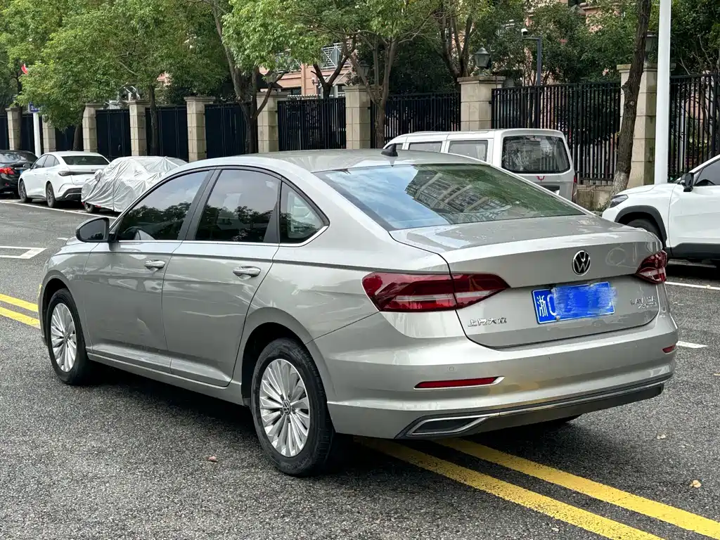 Volkswagen Lavida — миниатюра 4