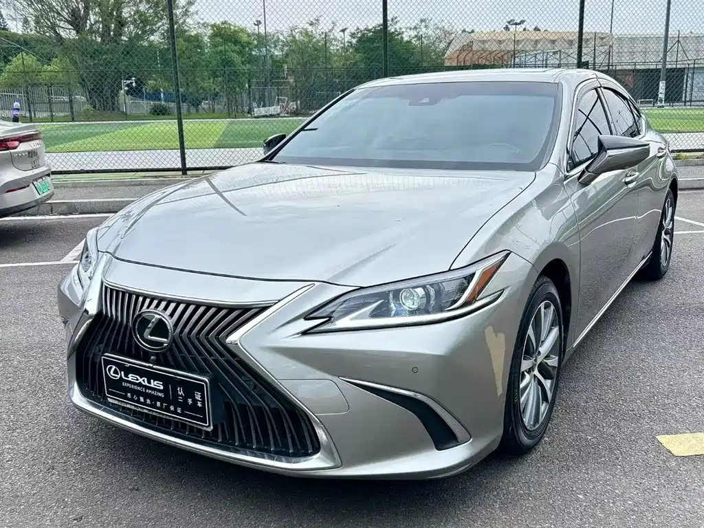 Купить Lexus ES