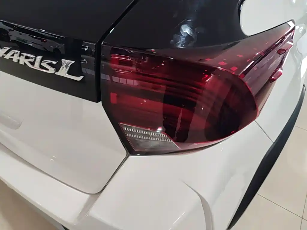 Toyota Yaris L — миниатюра 8