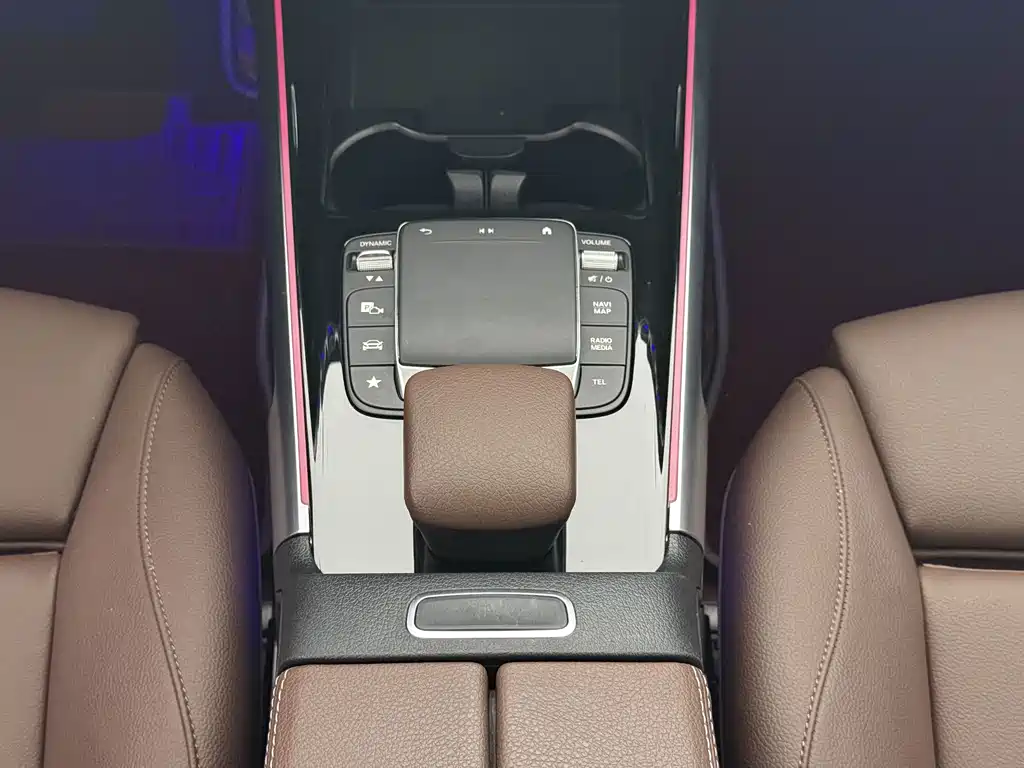 Mercedes-Benz GLB — миниатюра 12