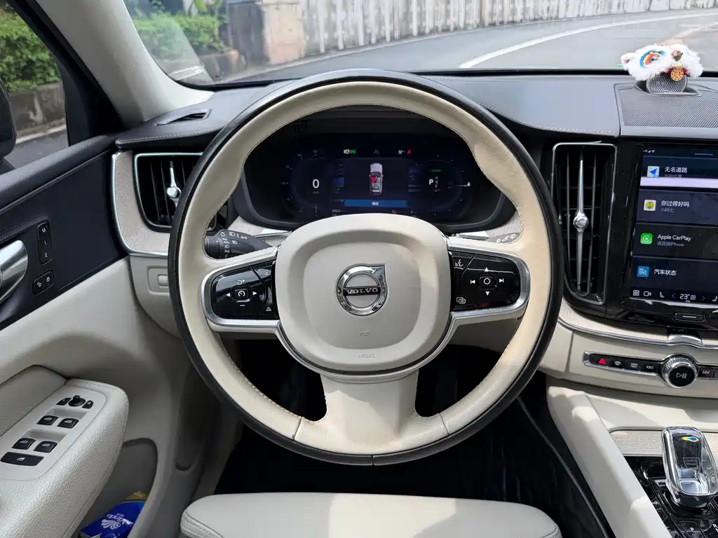 Volvo XC60 2022 T8 Luxury