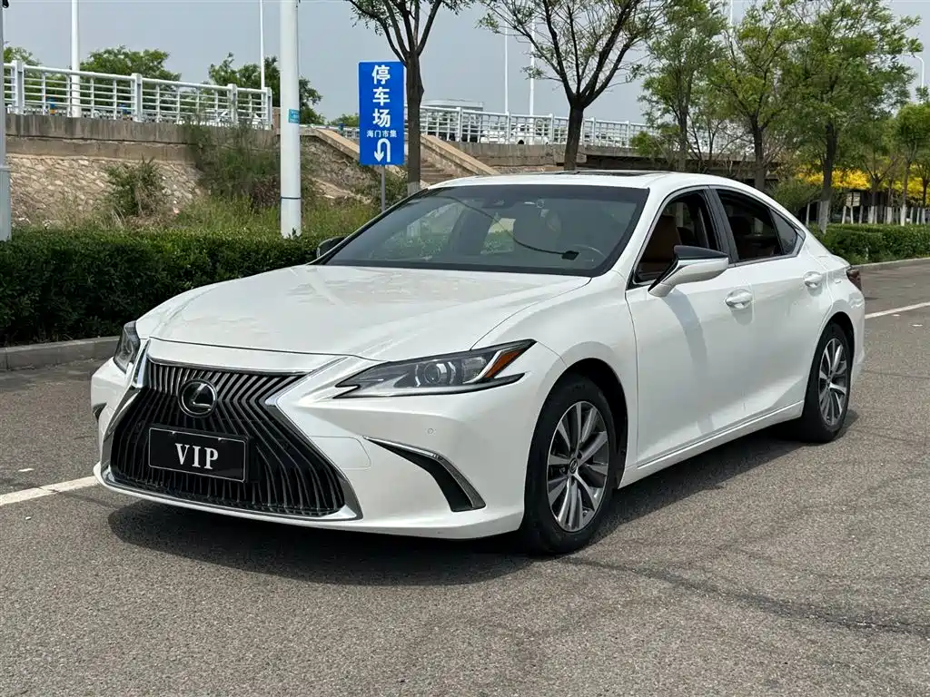 Lexus ES 2018