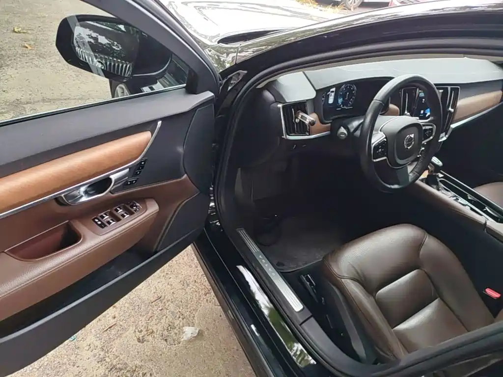 Volvo S90 — миниатюра 16
