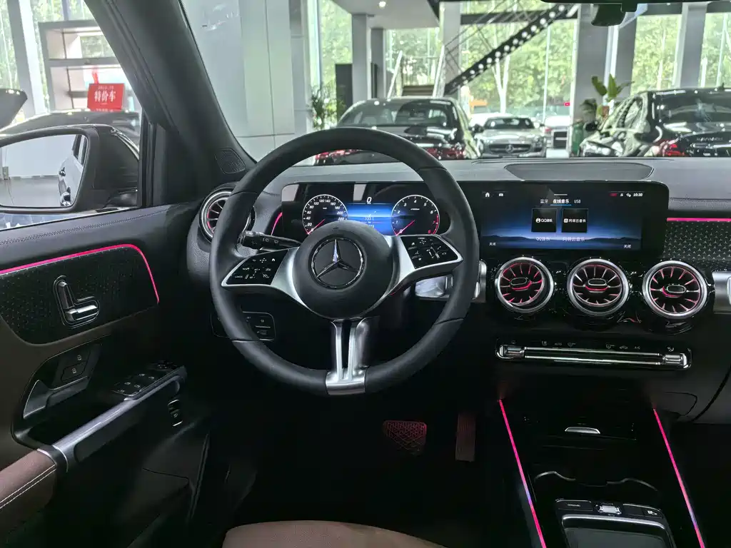 Mercedes-Benz GLB — миниатюра 23