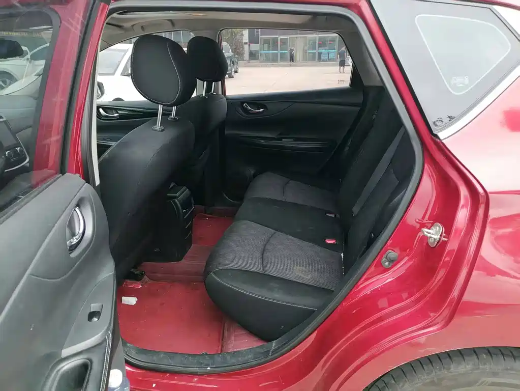 Nissan Tiida — миниатюра 9
