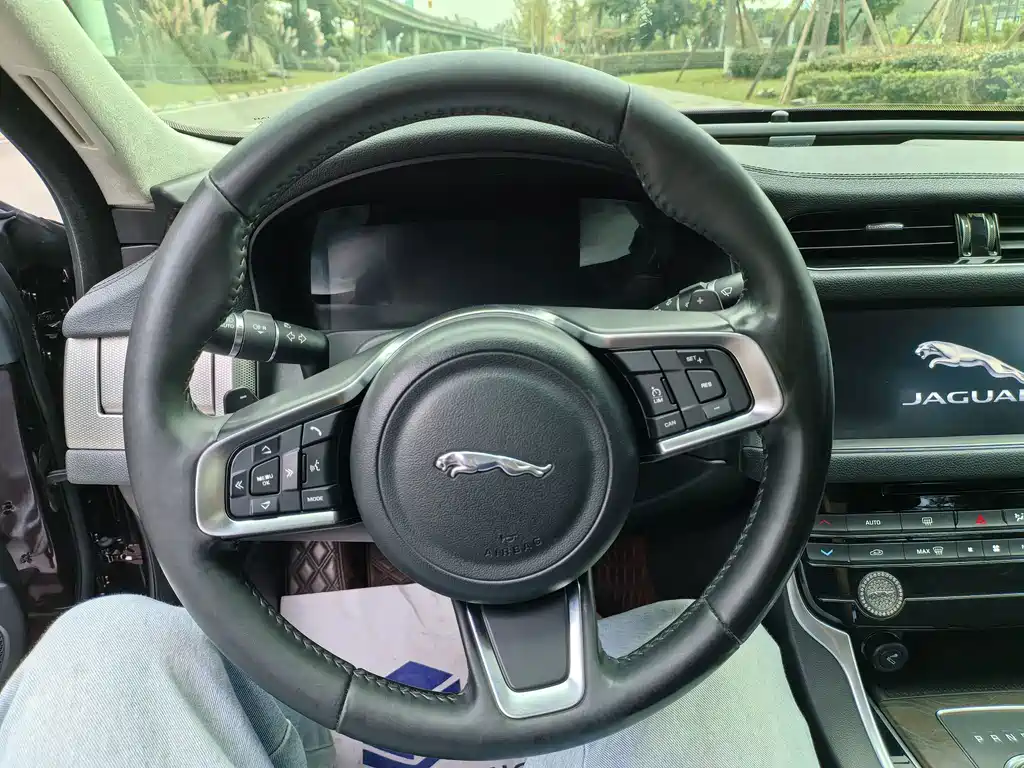Jaguar XFL — миниатюра 5
