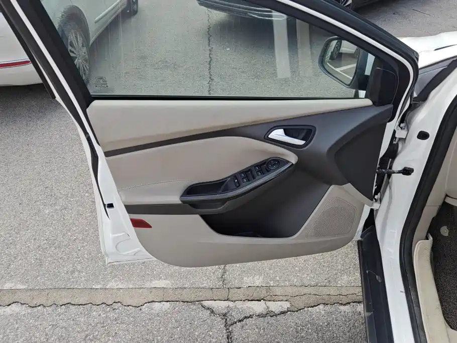 Ford Focus — миниатюра 7