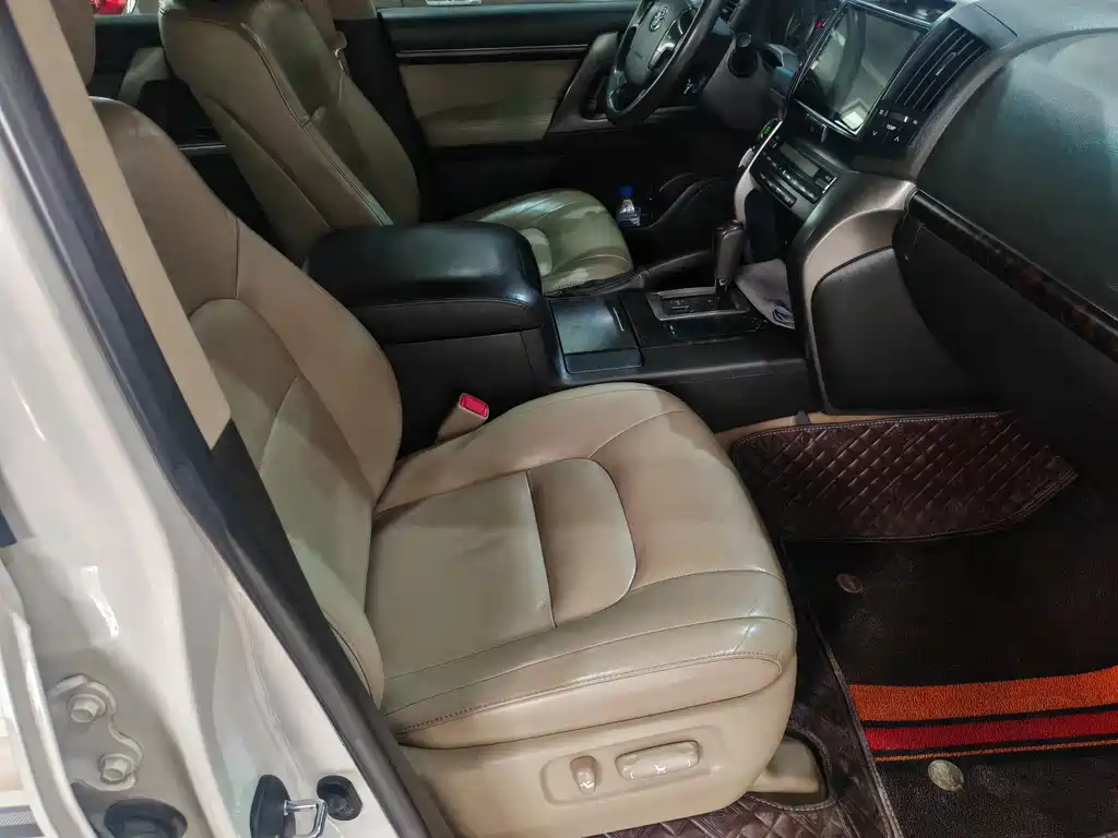Toyota Land Cruiser 2010 4.0L AT VX