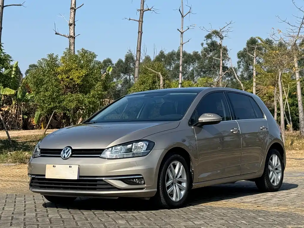 VOLKSWAGEN GOLF