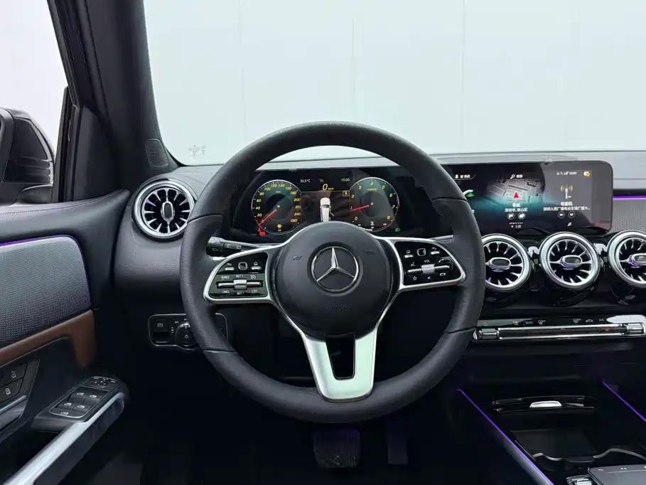 Mercedes-Benz GLB — миниатюра 12