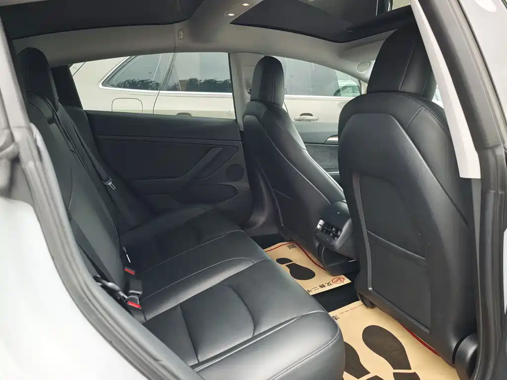 Tesla Model 3 — миниатюра 6