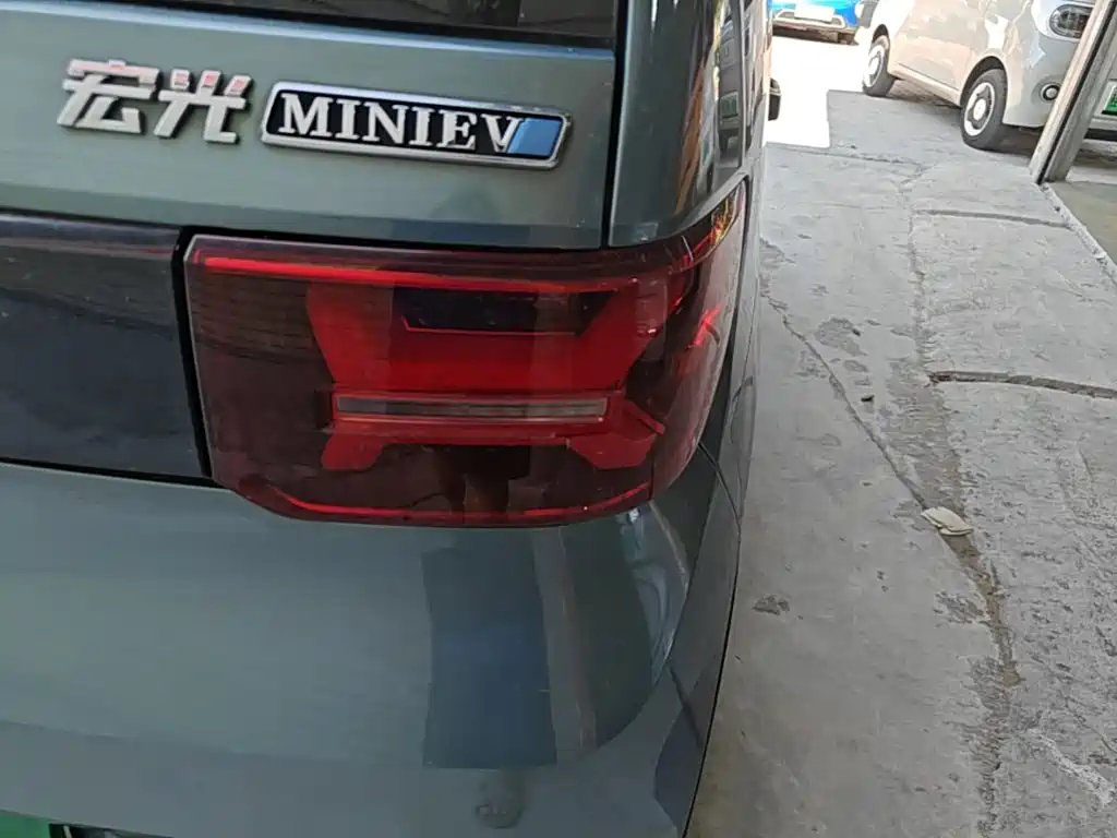 Wuling MINIEV — миниатюра 8