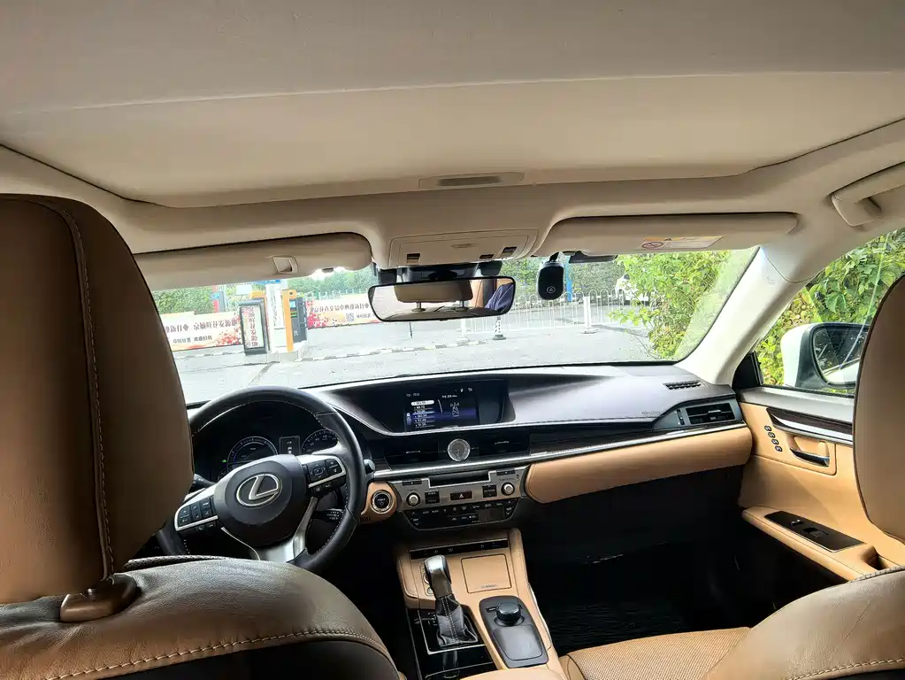 Lexus ES — миниатюра 10