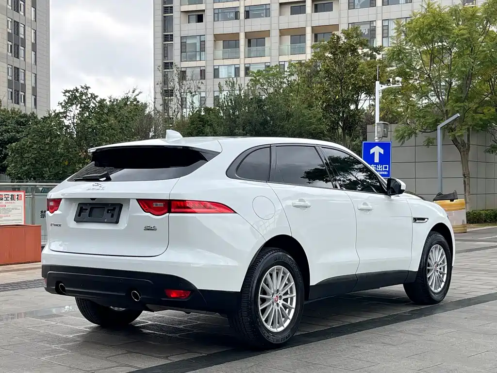 Jaguar F-PACE — миниатюра 7