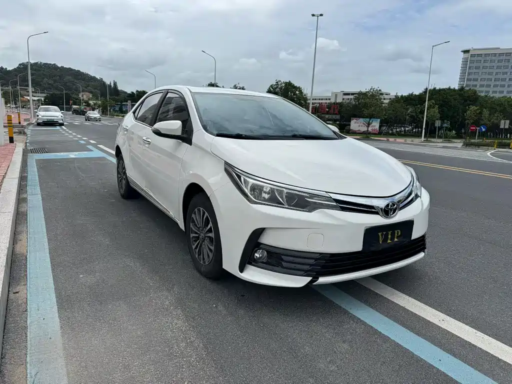 Toyota Corolla - фото 2