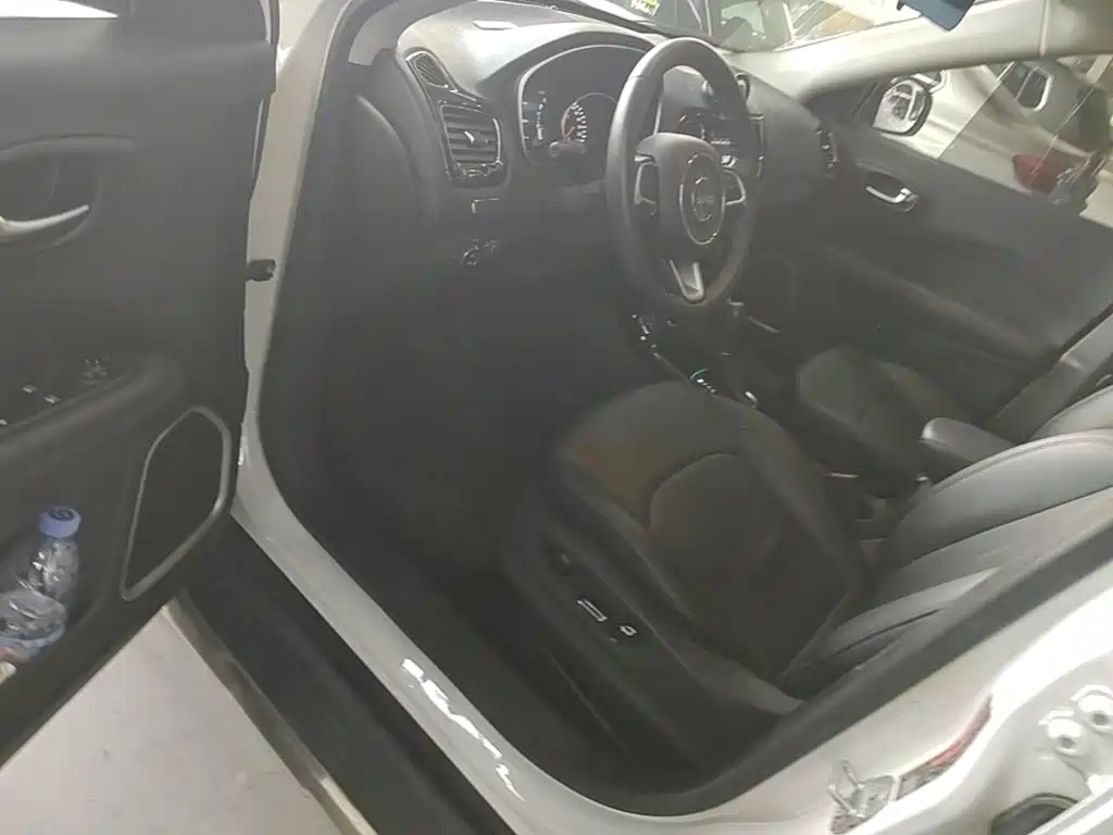 Jeep Compass — миниатюра 16
