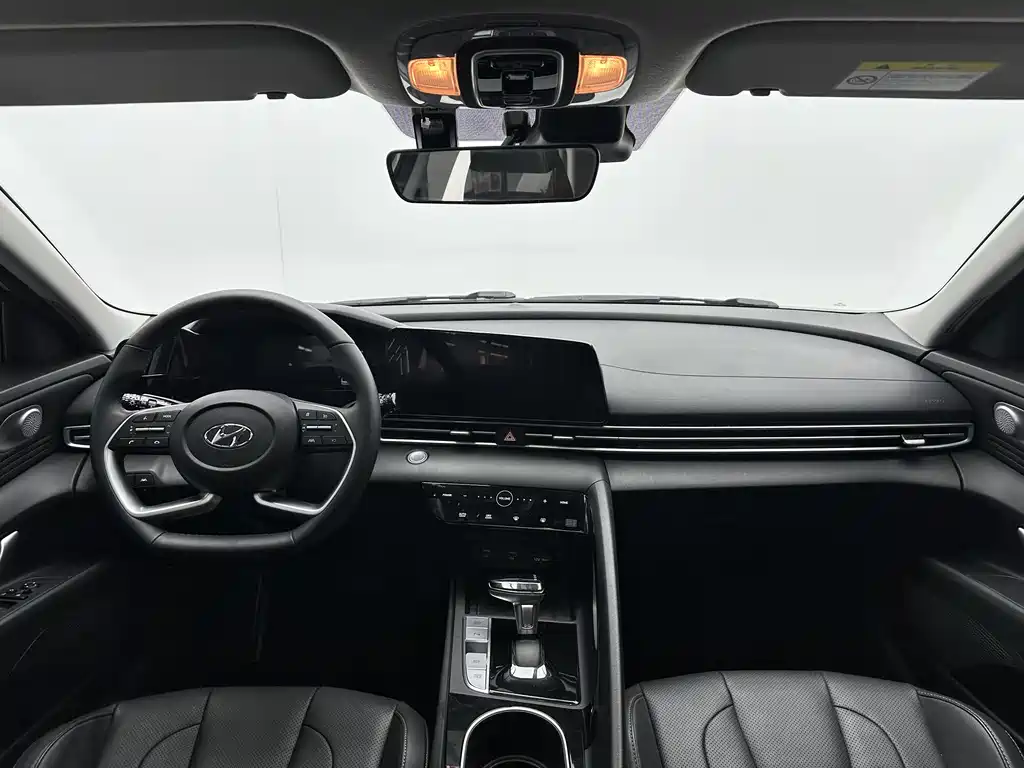Hyundai Elantra 2022 1.5L CVT LUX Luxury