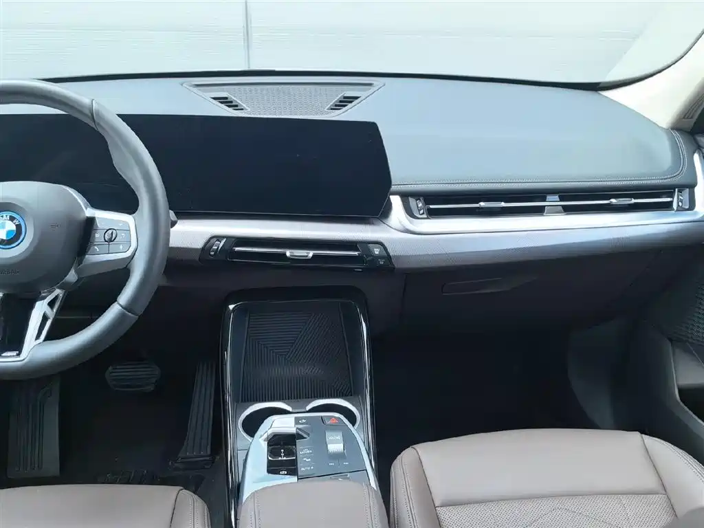 BMW iX1 2025 eDrive25L M Sport