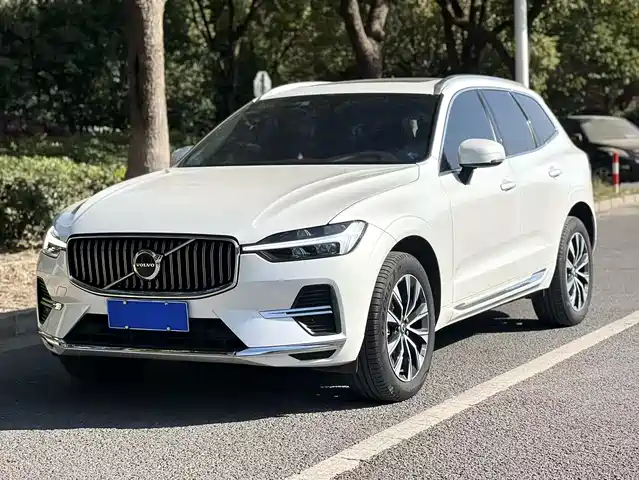 VOLVO XC60 2023