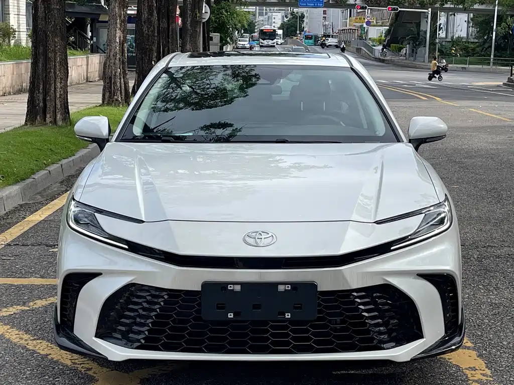 Toyota Camry 2026 2.0HS Sport
