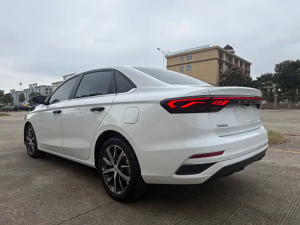 Geely Emgrand — миниатюра 8