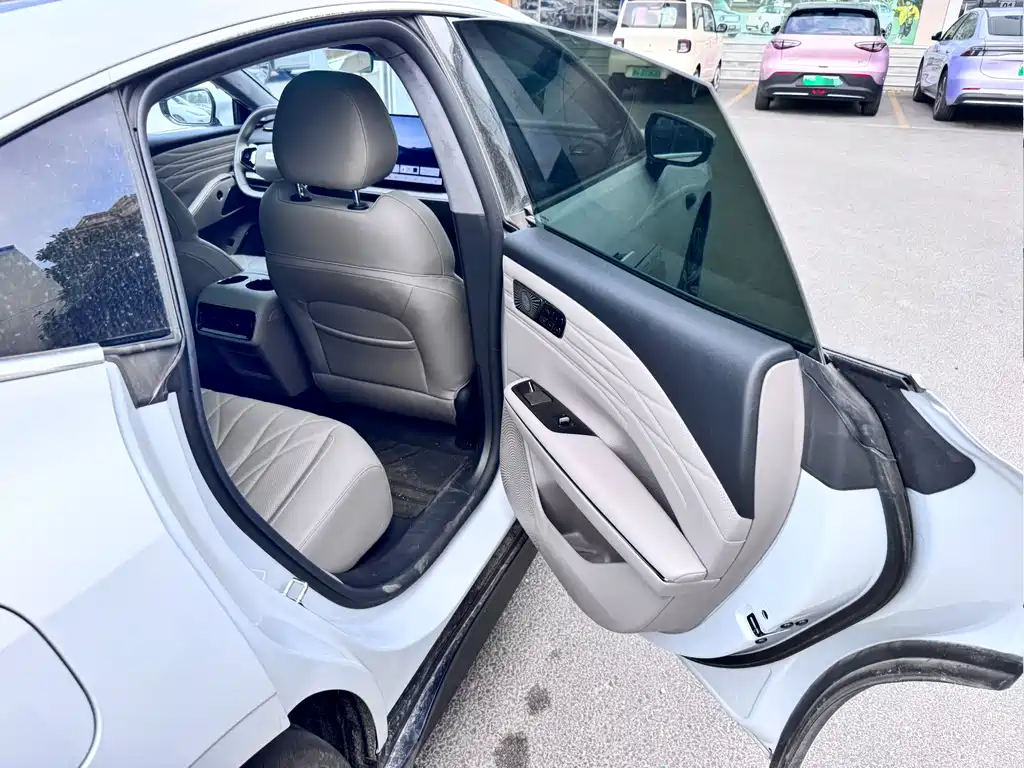 Geely Galaxy Galaxy 8 8 2025 130km EM-P