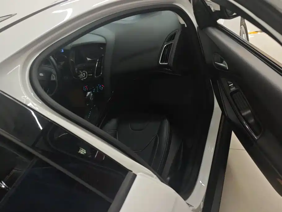 Ford Focus — миниатюра 8