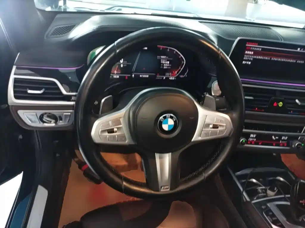 BMW 7 Series — миниатюра 11