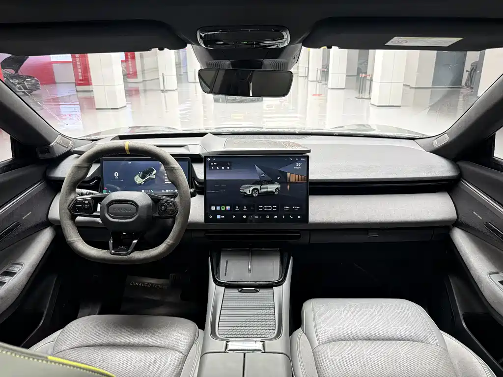 Lynk & Co 08 EM-P 2023 220km Halo