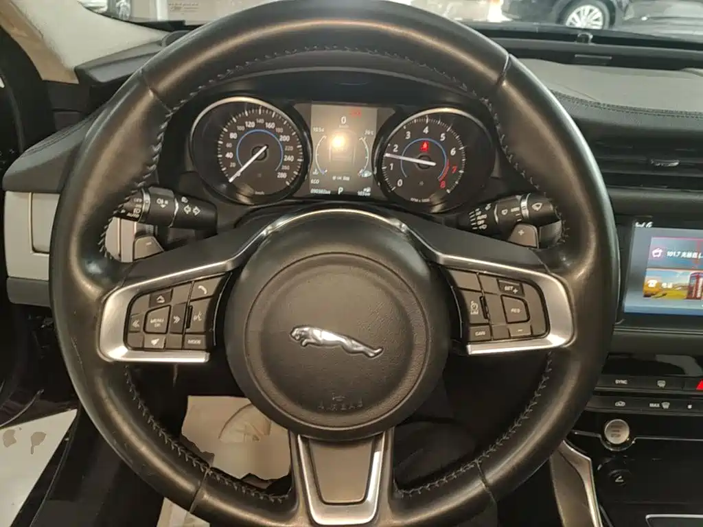 Jaguar XFL — миниатюра 11