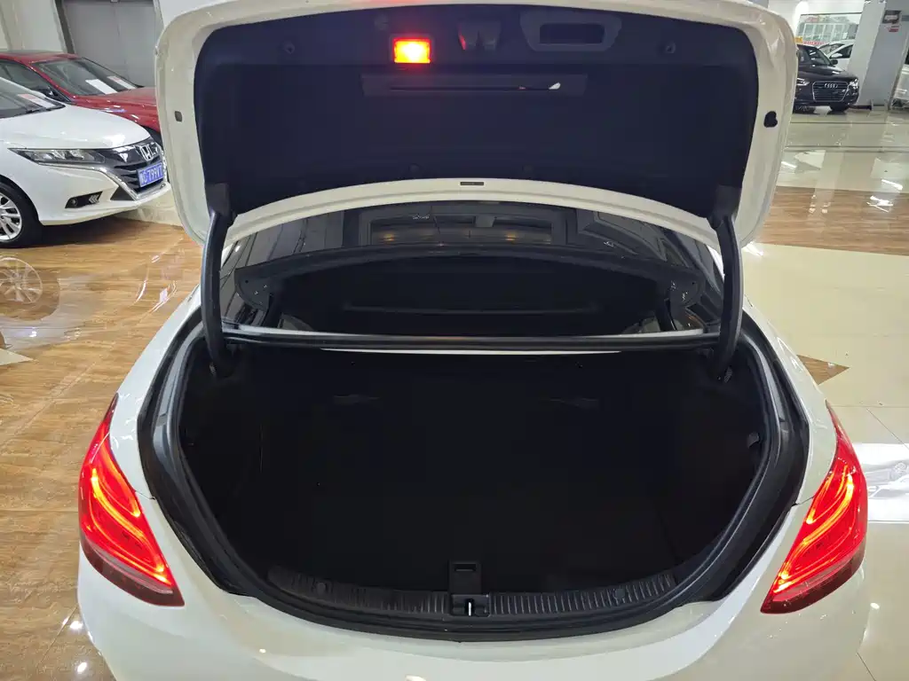 Mercedes-Benz C-Class — миниатюра 12