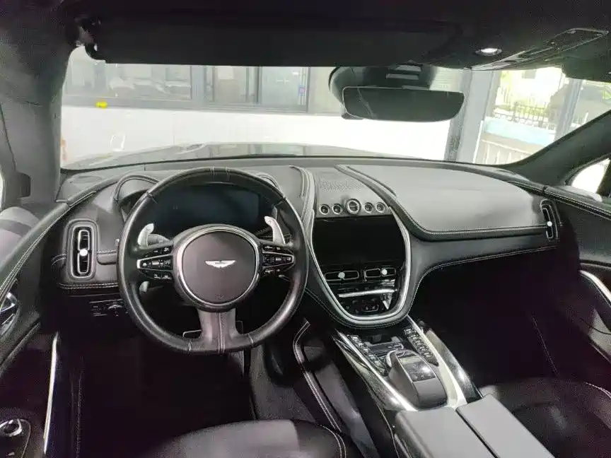 Aston Martin DBX 2021 4.0T V8