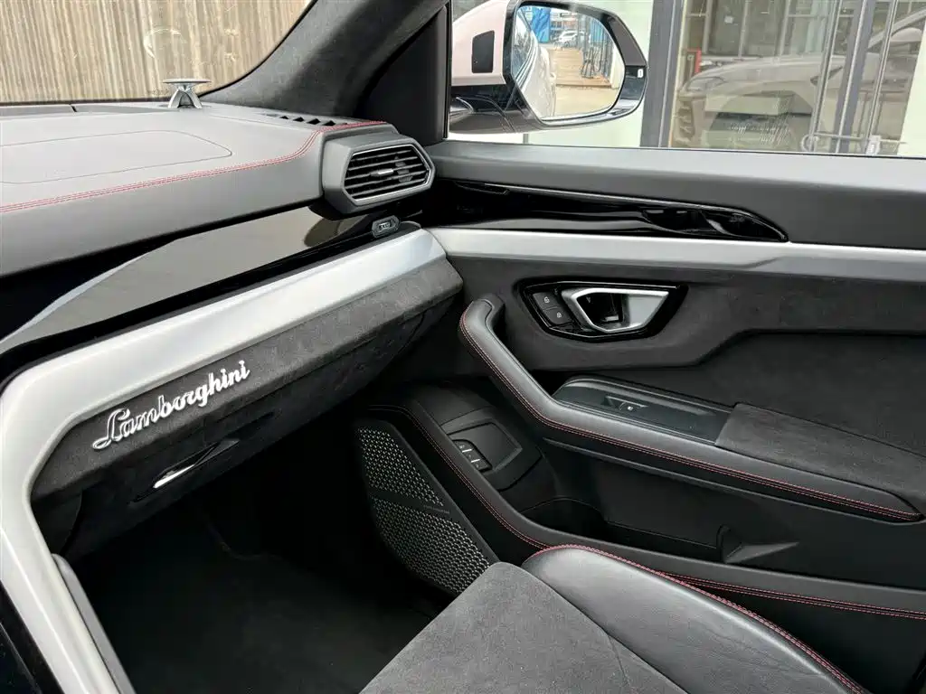 Lamborghini Urus — фотографии объявления, Фото 17