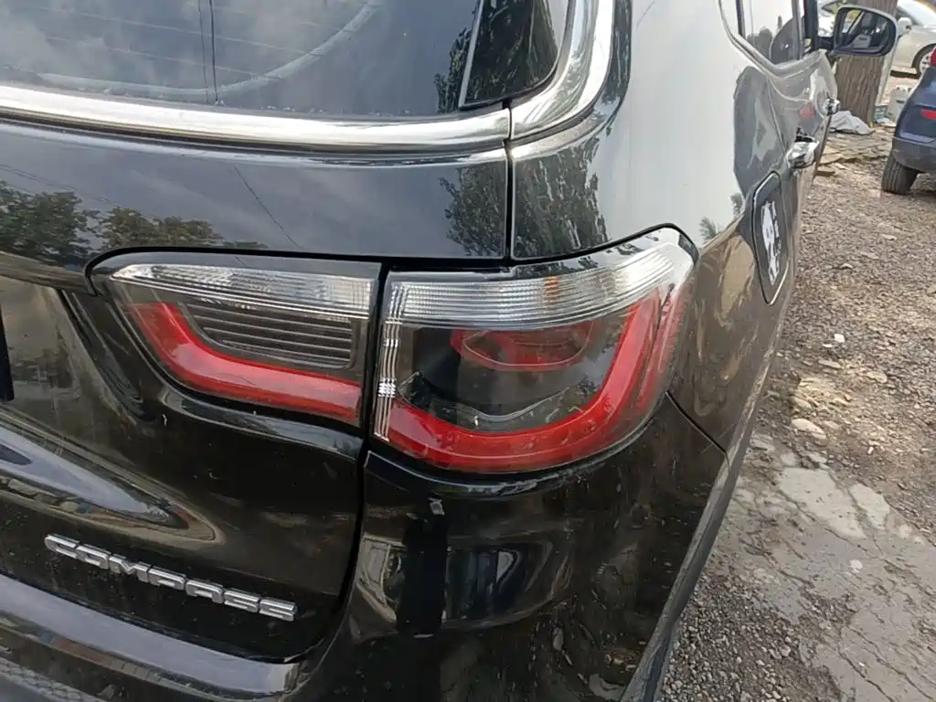 Jeep Compass — миниатюра 8