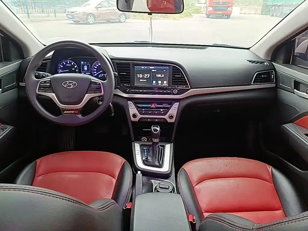 Hyundai Elantra — миниатюра 10