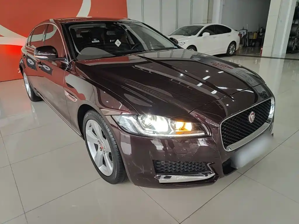 Jaguar XFL — миниатюра 4