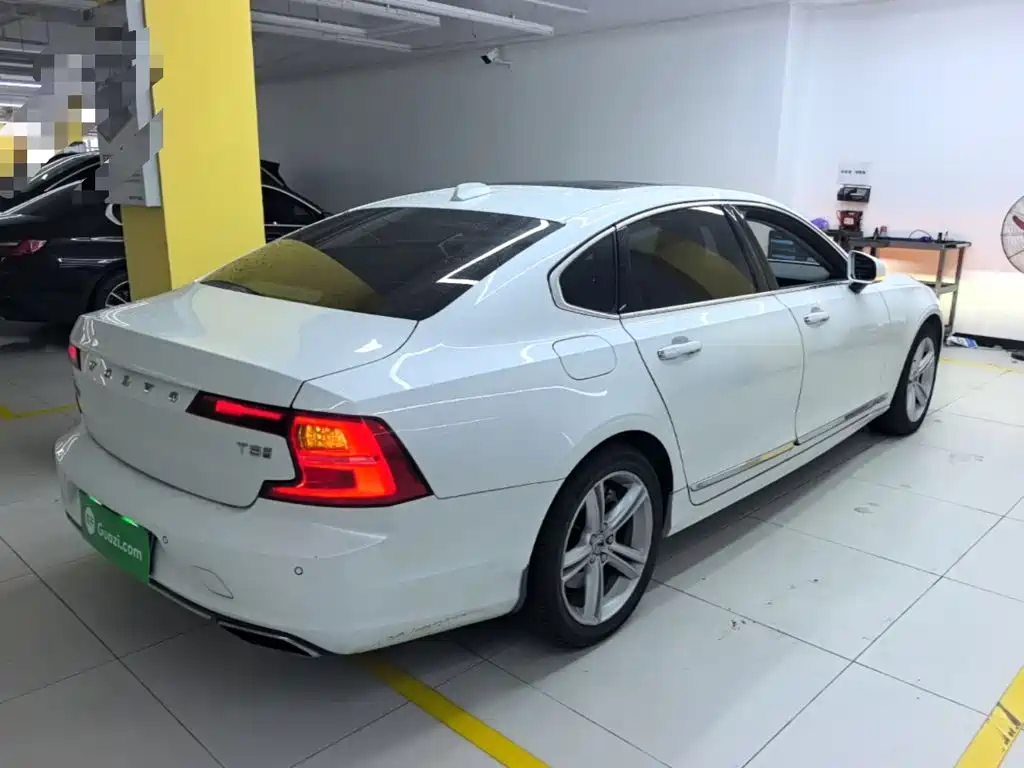 Volvo S90 — миниатюра 7