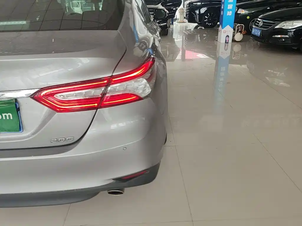 Toyota Camry — миниатюра 8