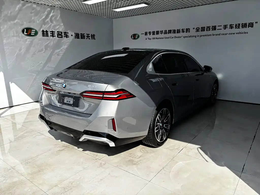 BMW 5 Series — миниатюра 4