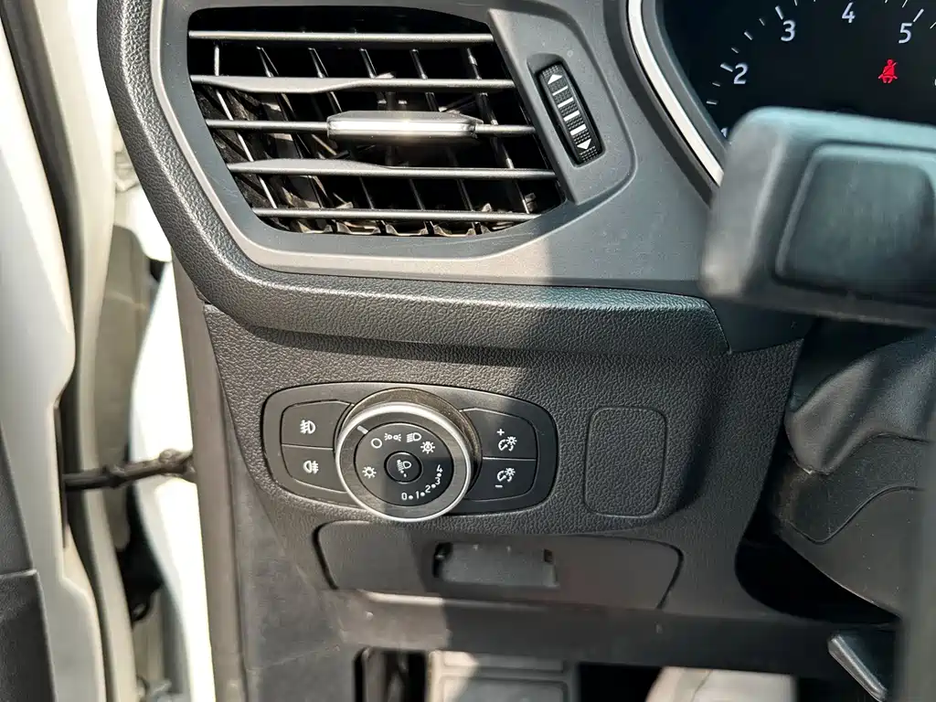 Ford Focus — миниатюра 12