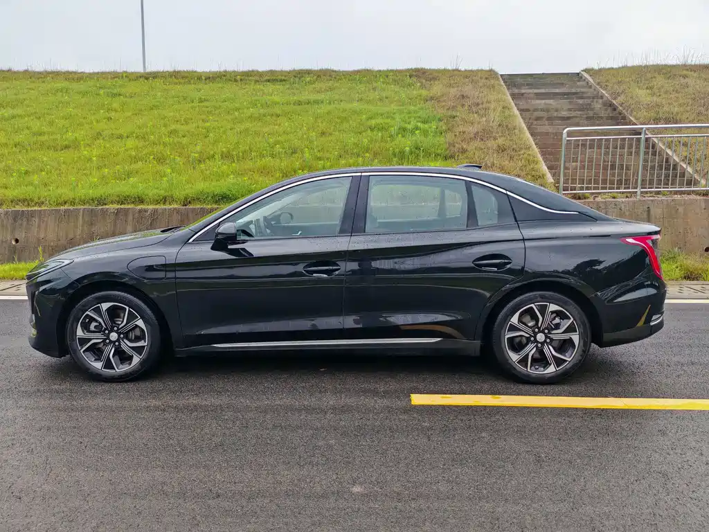 Hongqi E-QM5 2022 431km