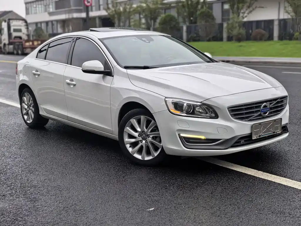 Volvo S60 — миниатюра 3