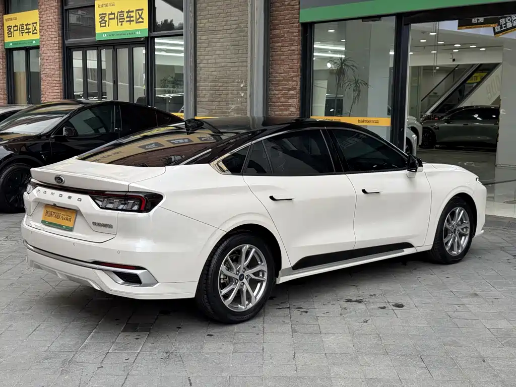 Ford Mondeo — миниатюра 7