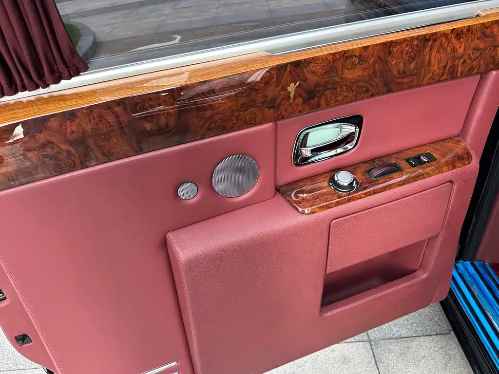 Rolls-Royce Phantom — миниатюра 13