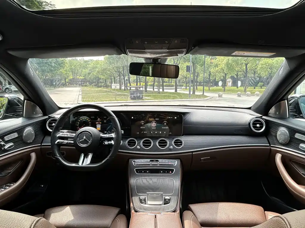 Mercedes-Benz E-Class — миниатюра 8