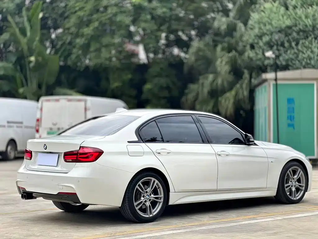 BMW 3 SERIES
