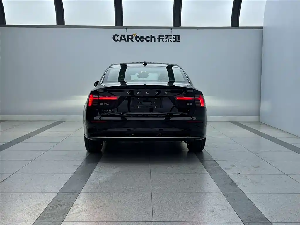 Volvo S90 2026 B5 Luxury