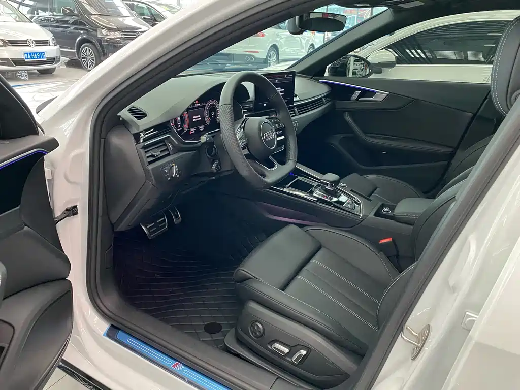 Audi A4L 2024 40 TFSI Luxury