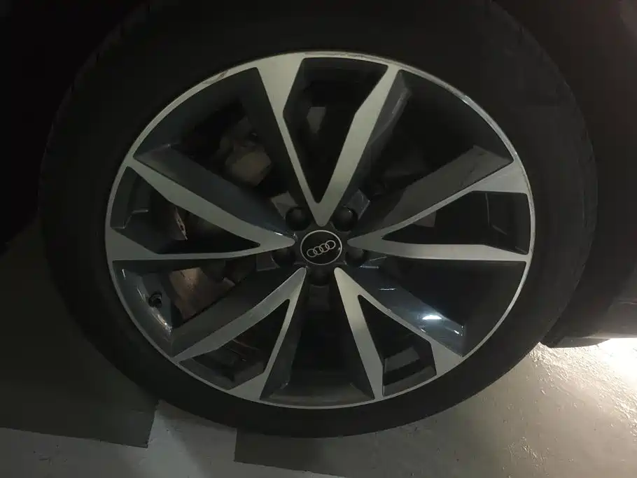 Audi Q7 — миниатюра 6
